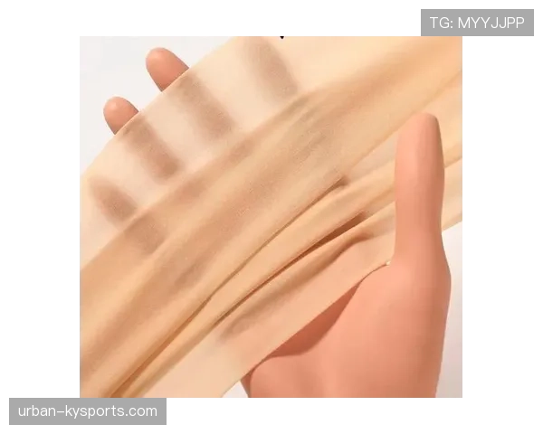 看到莱万多夫斯基的家居照，我突然觉得连他的袜子都买不起
