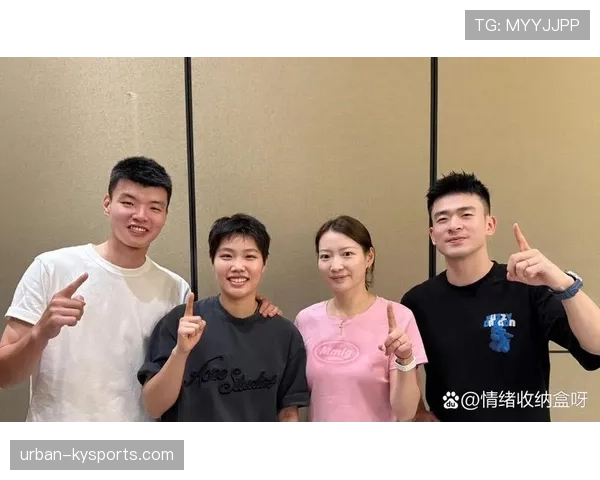 郑思维训练完直接啃鸡腿,这自律和放纵切换也太丝滑了 郑思维训练完直接啃鸡腿,这自律和放纵切换也太丝滑了
